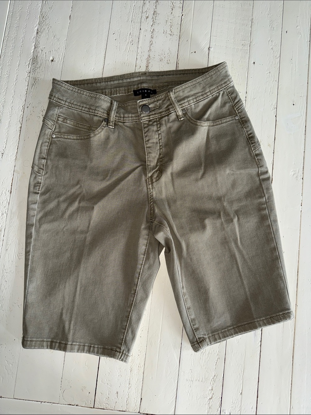 Tribal ladies Olive Green Casual Shorts size 6 lots of stretch